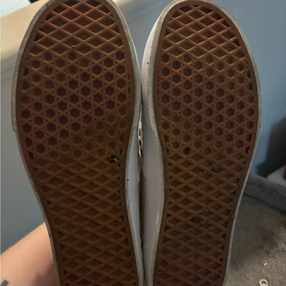 Vans Cream and Black Slip-On Shoes - Picture 3 of 3